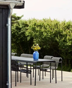 1 Palissade Bord , 2 Palissade Dining Armchair og 1 Palissade Dining Bench