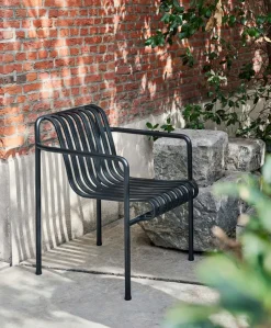 1 Palissade Bord , 2 Palissade Dining Armchair og 1 Palissade Dining Bench