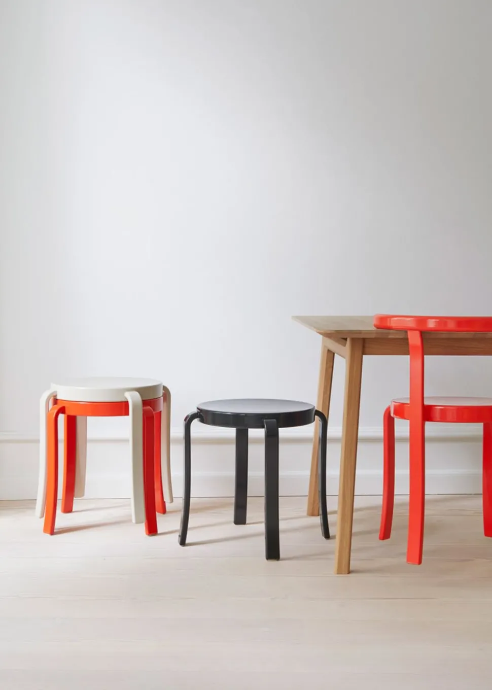8000 Series Stool