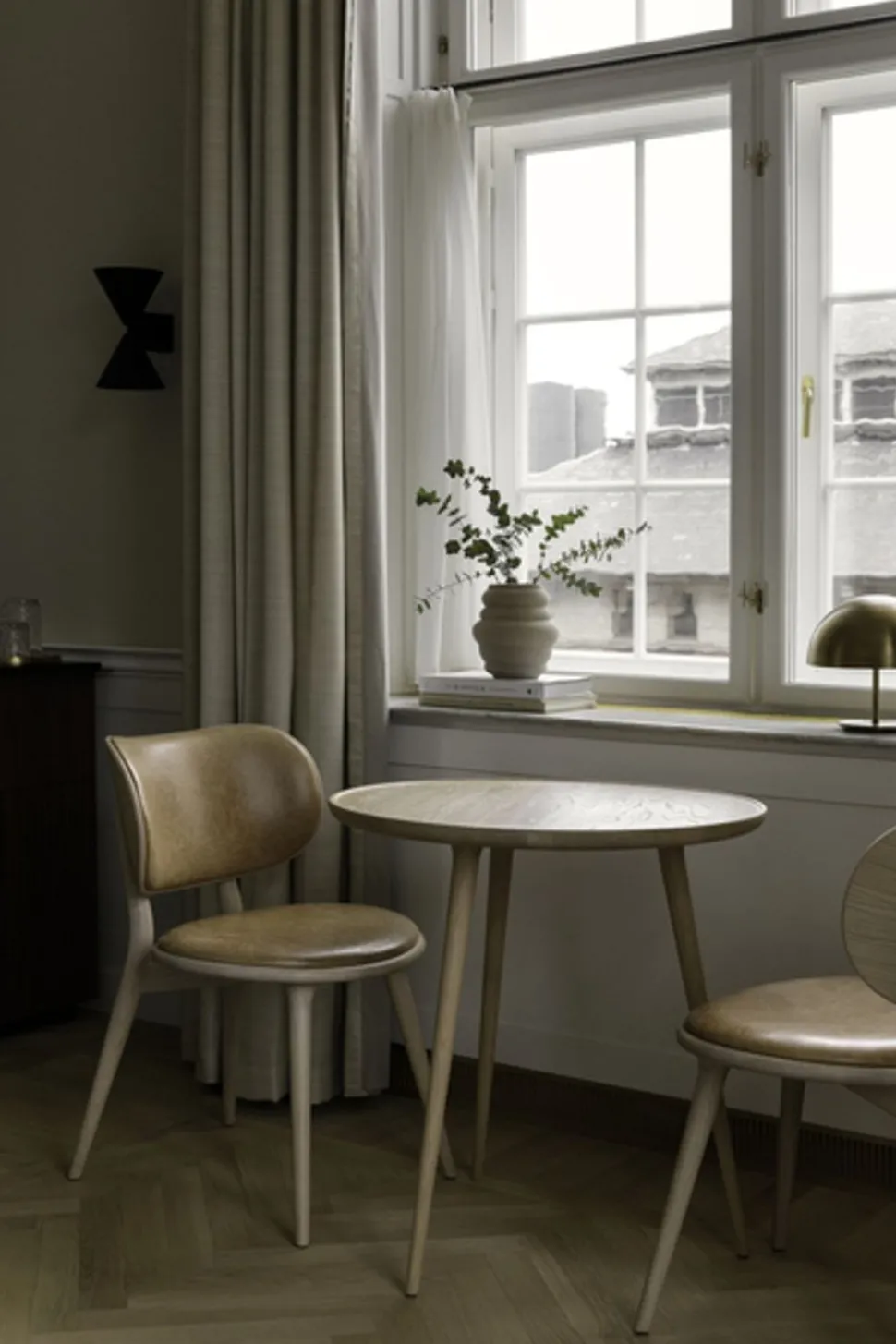 Accent Oval Lounge Table