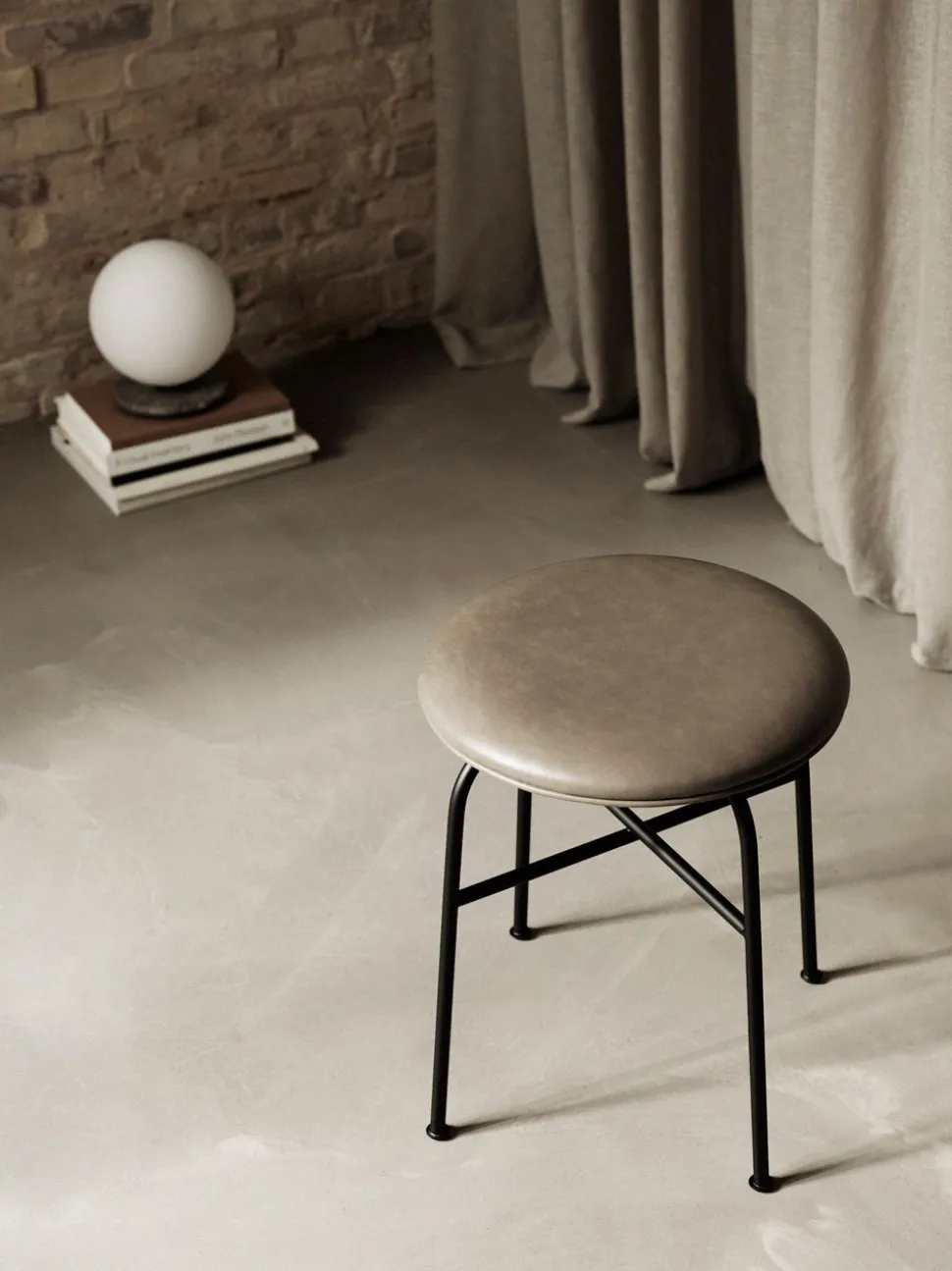 Afteroom / Stool