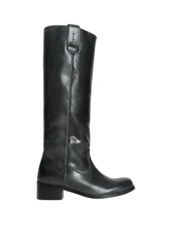 Ann Boots