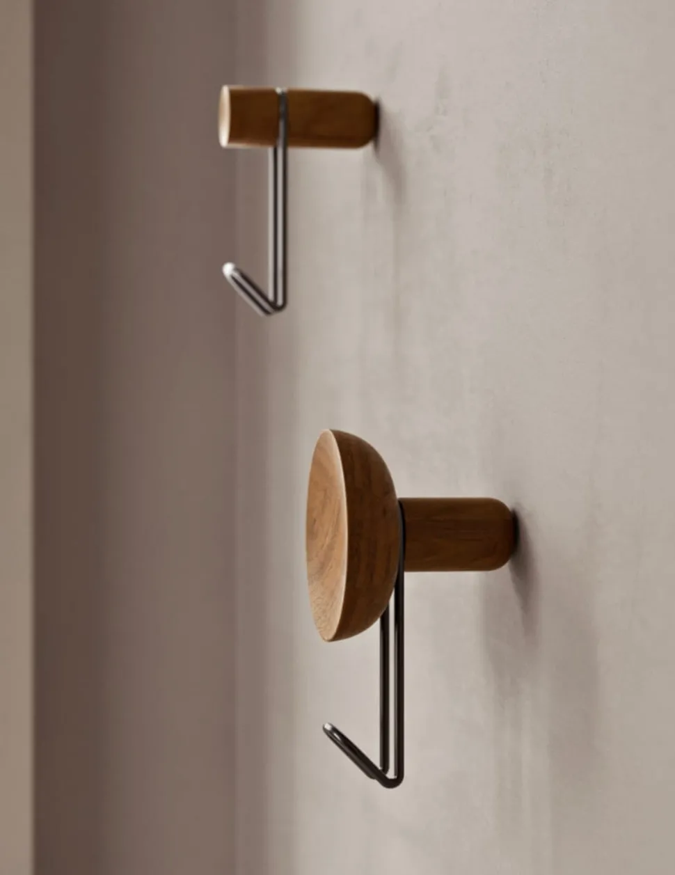 Around Wall Hanger
