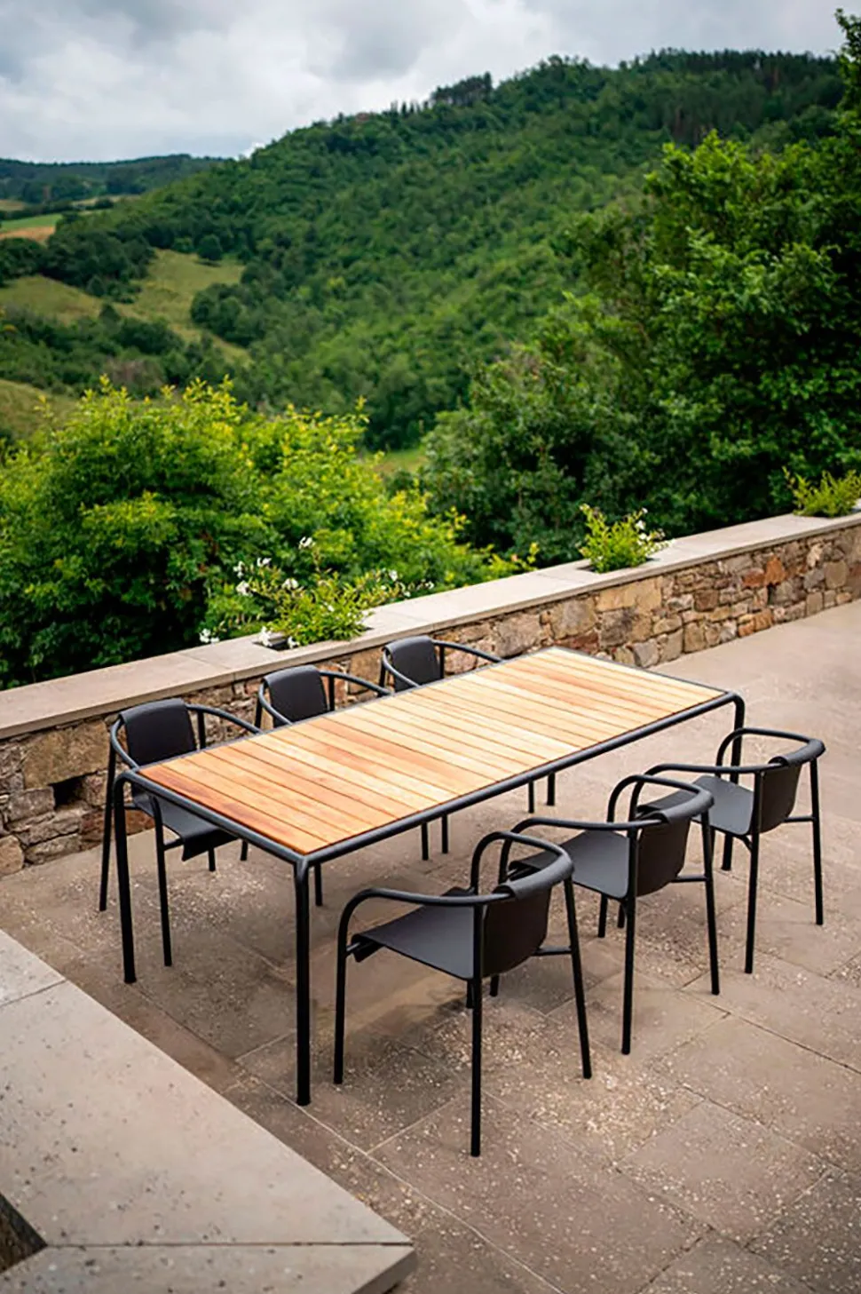 AVANTI Dining Table