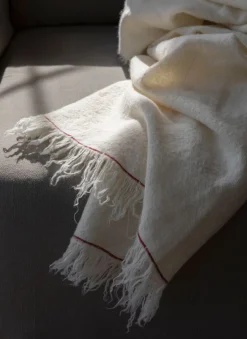 Battus Throw