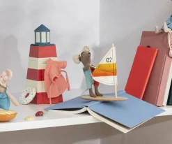 Beach mice - Surfer big brother
