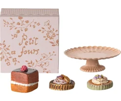 Cakes And Cakestand