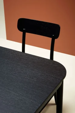 Figurine Table