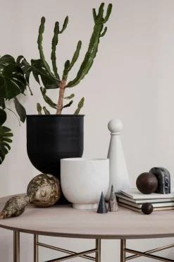 Hourglass Pots