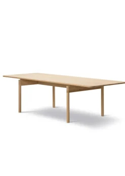 Post Table 6440 by Cecilie Manz