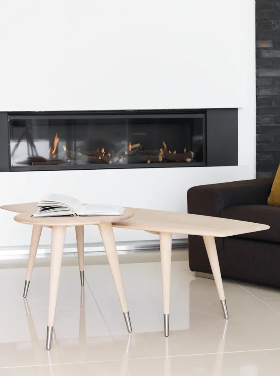 Round Table with extension / GM3972 & GM3982 by Nissen & Gehl