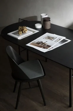Snaregade Oval Dining Table