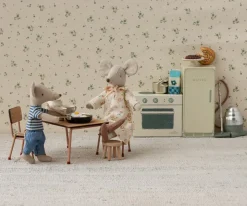 Table And Chair Set, Mouse