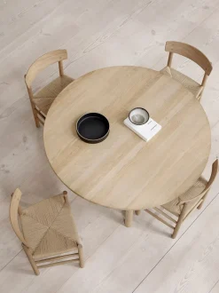 Taro Table 6121 by Jasper Morrison