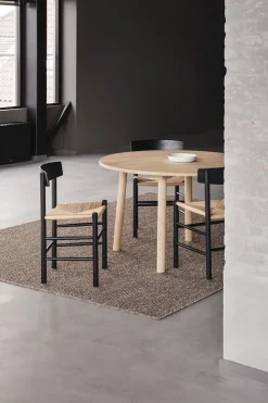 Taro Table 6121 by Jasper Morrison