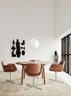 Taro Table 6121 by Jasper Morrison