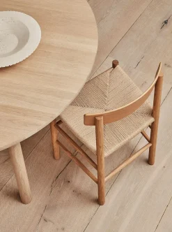 Taro Table 6121 by Jasper Morrison