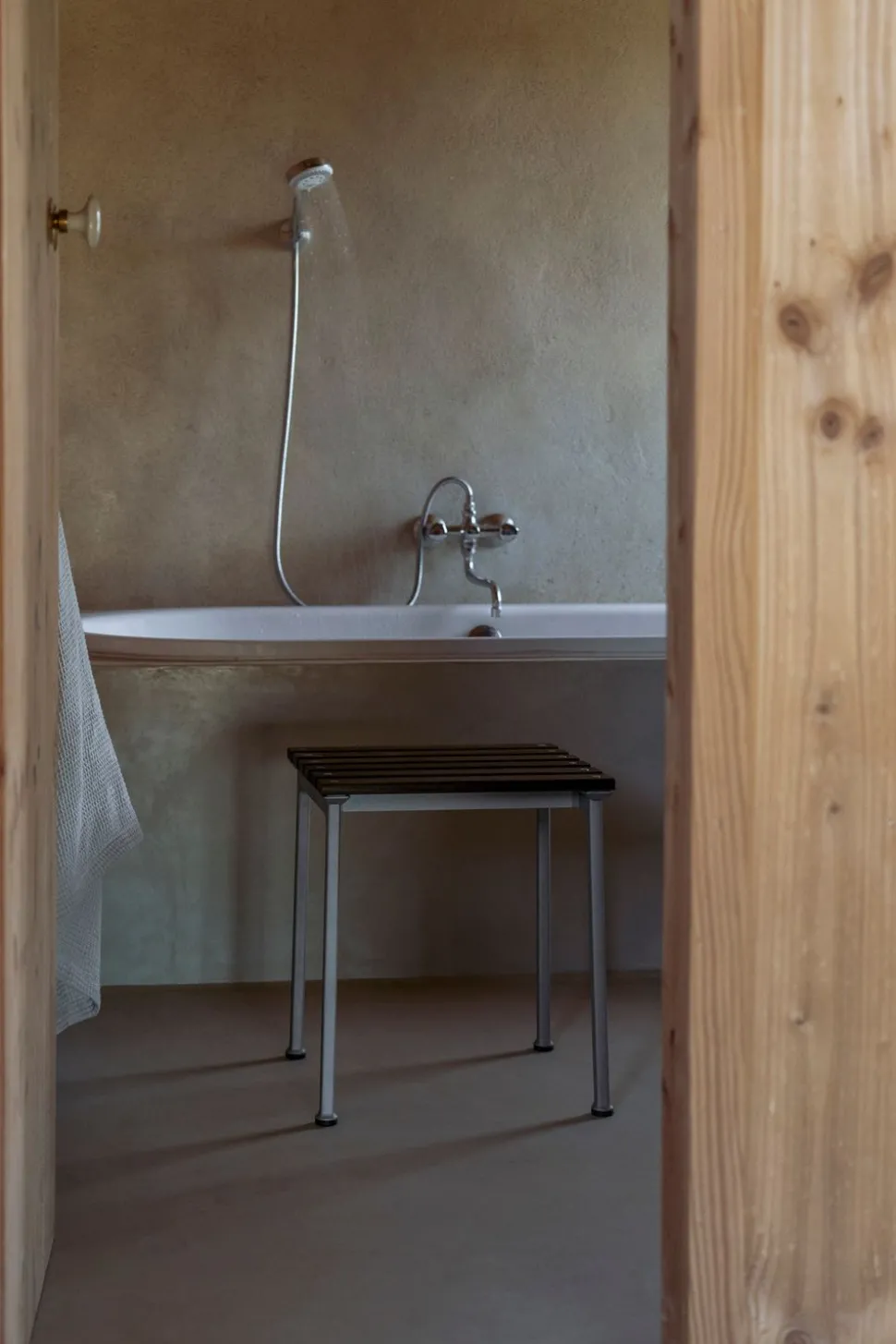 Traverse Stool